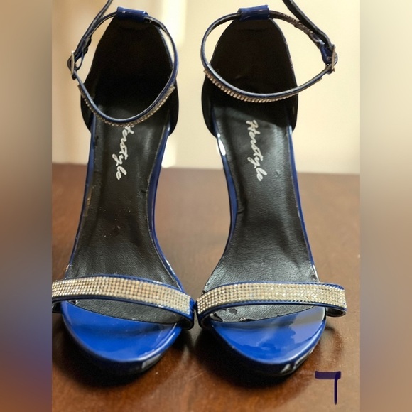 LADIES SZ 7 BLUE BEADED HEELS - Picture 1 of 3